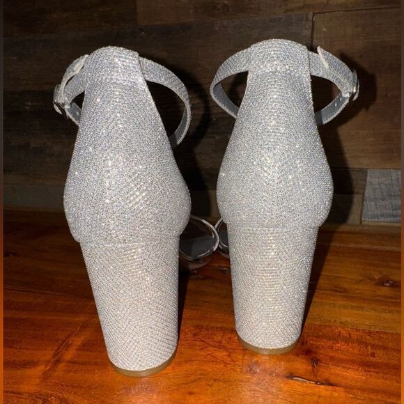 BANDOLINO Womens Silver Ankle Strap Comfort Glitter Padded Armory Round Toe sz10 - Picture 5 of 10